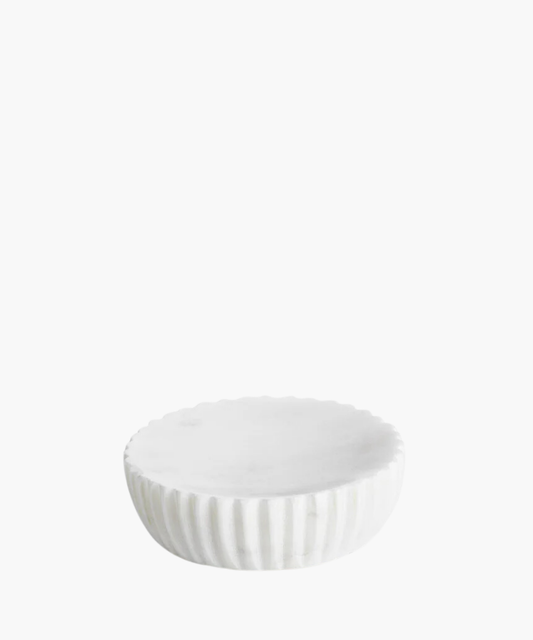 Round white marble soap dish with a scalloped edge and fluted sides. The sleek, minimalist design conveys elegance and simplicity.